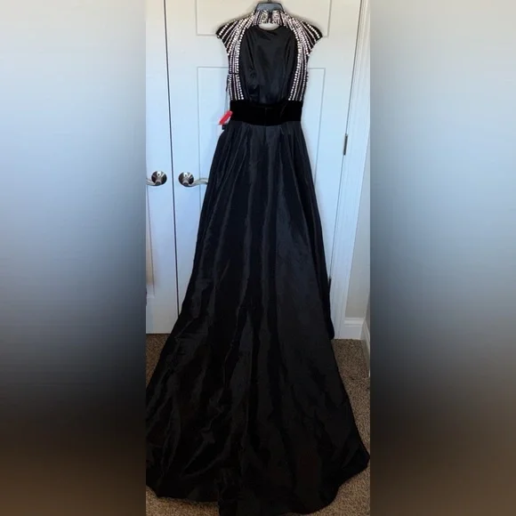 NWT Mac Duggal 77269R - Black Beaded Open Back Pocketed Ball Gown - Picture 5 of 10